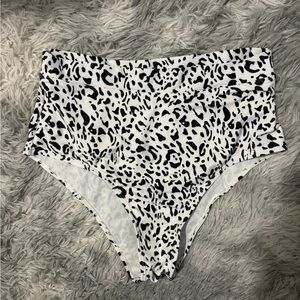 SHEIN Black and White High Waist Women's Shorts